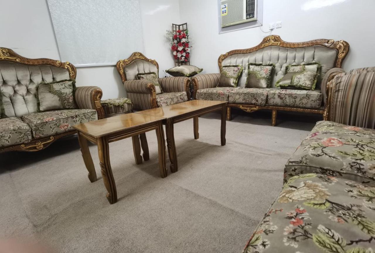 Pangsapuri عائلية -ليست فندقية- 8 دقائق بالسيارة للحرم أو قباء -