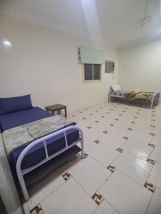 Pangsapuri عائلية -ليست فندقية- 8 دقائق بالسيارة للحرم أو قباء -