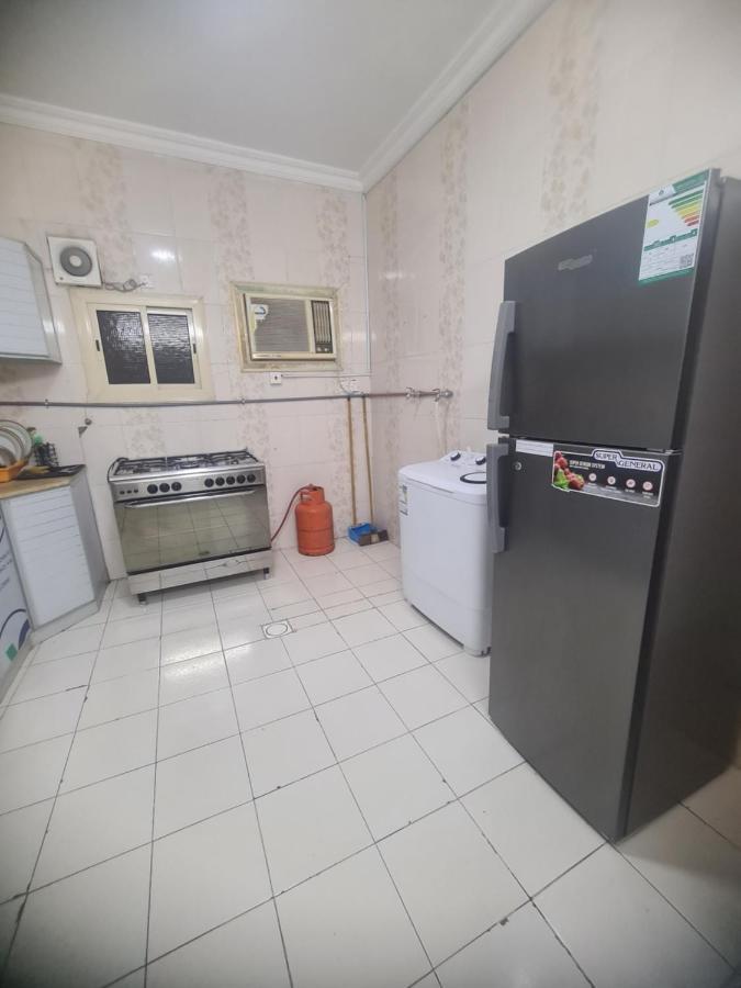 Pangsapuri عائلية -ليست فندقية- 8 دقائق بالسيارة للحرم أو قباء - *